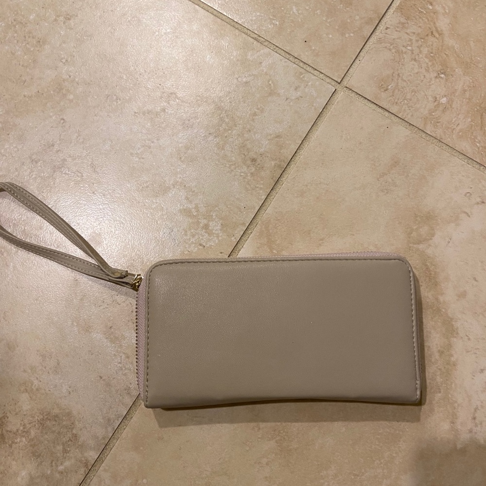 Brand new wristlet/wallet
